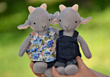 Load image into Gallery viewer, Kit - Goat Kids doll
